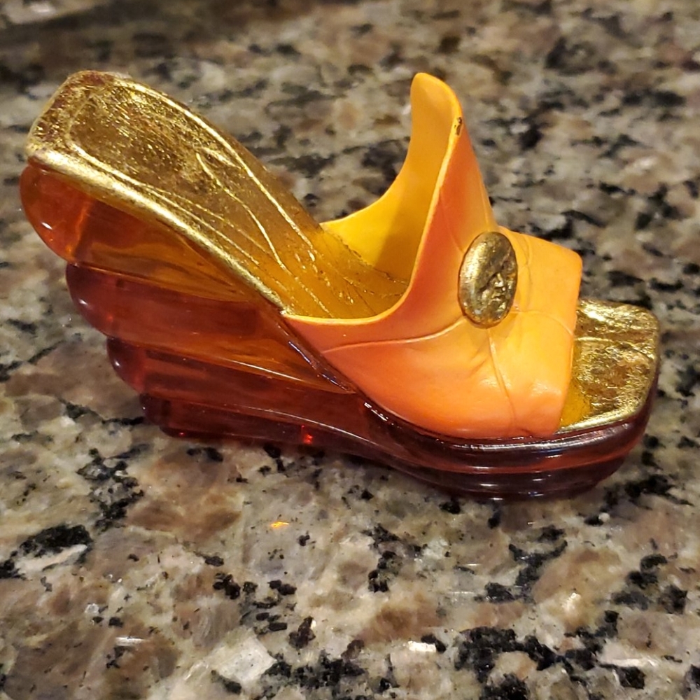 JUST THE RIGHT SHOE COLLECTABLES